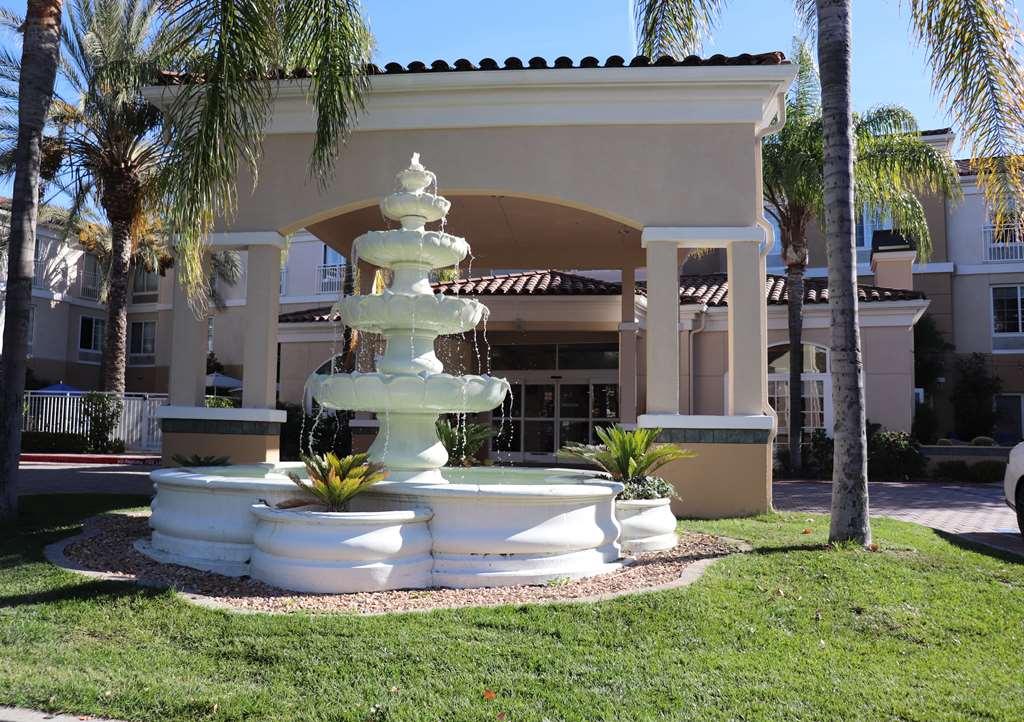 Hilton Garden Inn Calabasas Exterior foto
