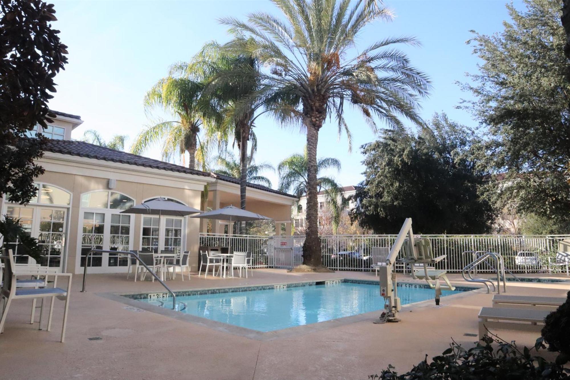 Hilton Garden Inn Calabasas Exterior foto